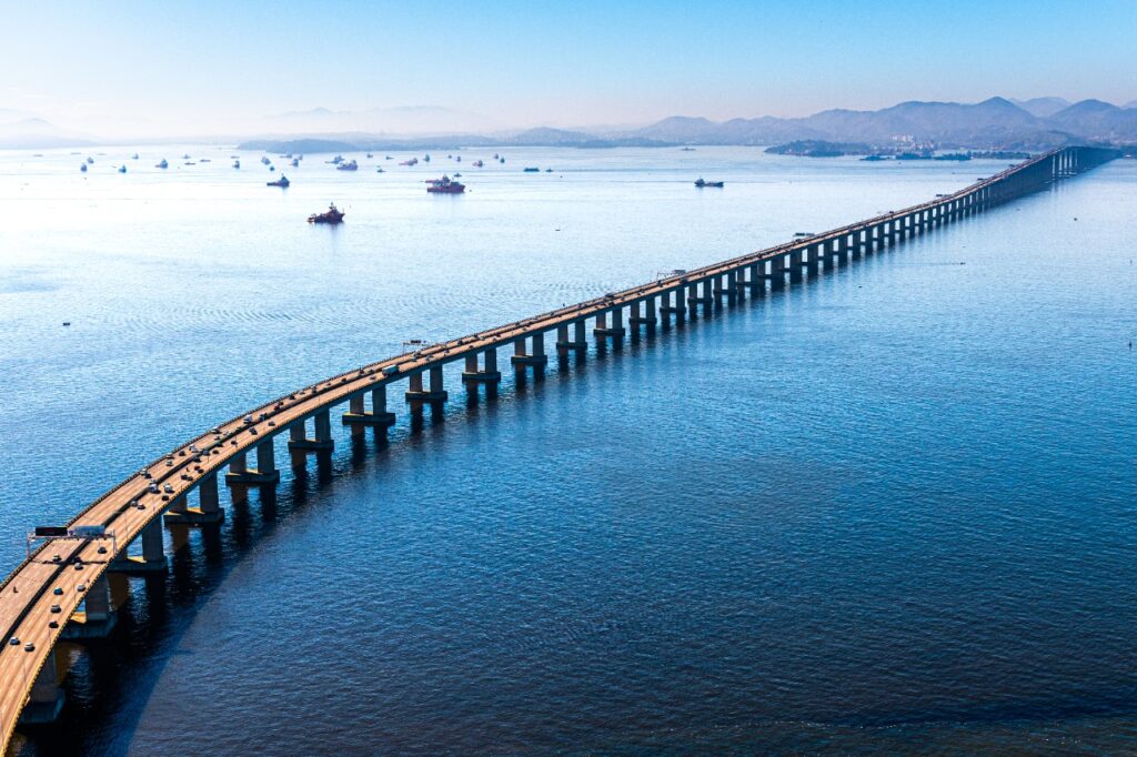 Mortes na Ponte Rio-Niterói: construção envolveu caos, acidentes e polêmicas