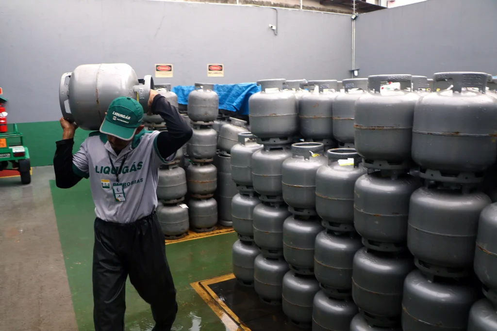 Botijão de gás: quanto pesa (cheio e vazio), custo de produção e valor de venda final