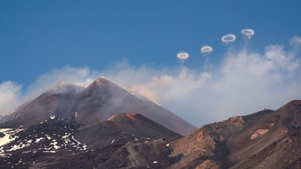 vulcão etna anéis de fumaça