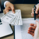 ¿Cuánto pagaría al mes por un préstamo de $100 millones?